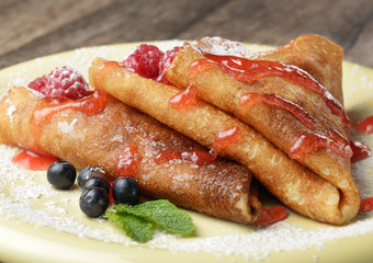 Crepe with raspberries and blueberries