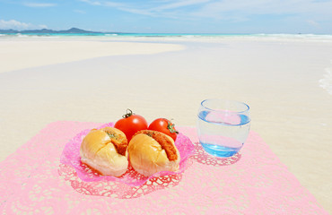 南国の美しいビーチとパン