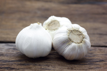Organic garlic whole and cloves