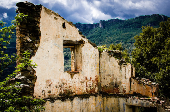 House hitten by a flood