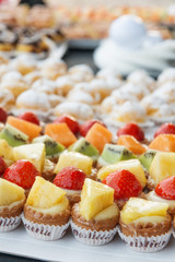 Pasticcini mignon alla frutta con crema pasticcera