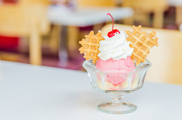 Ice cream sundae