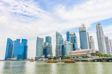 Obraz premium SINGAPORE - JUNE 22: Urban landscape of Singapore. Skyline and m