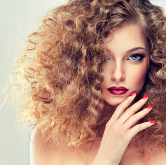Model with curly hair