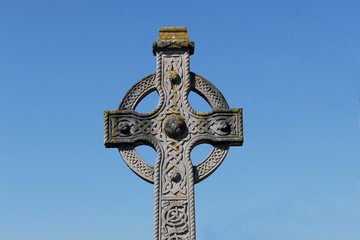 Croix et ciel bleu