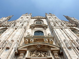 Looking up at Duomo di Milano