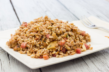 Spelt with mushrooms and bacon