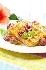 Leckere waffel desert auf dem tisch