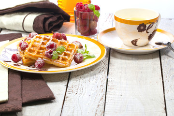 Leckere waffel desert auf dem tisch