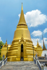Fototapeta premium Golden Stupa in Wat Phra Kaew. Grand Palace, Bangkok, Thailand