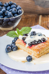 Blätterteig mit Heidelbeeren Vanillesauce