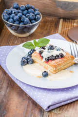 Blätterteig mit Heidelbeeren Vanillesauce