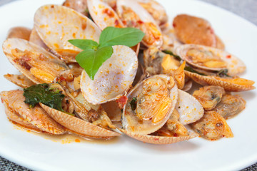 Stir fried clams with roasted chilli paste.