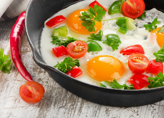 Fried eggs and vegetables