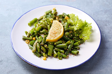 Salad with green beans and corn, sesame seeds