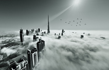 Skyline van Dubai in mist