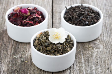 Assorted dry herbal teas in white bowls
