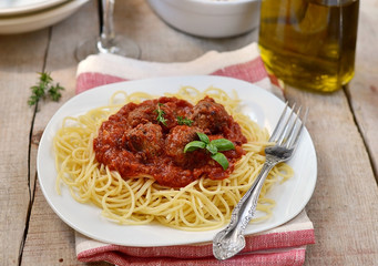 Beef meatballs with tomato sauce and pasta