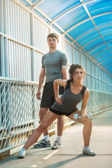Obraz premium Athletic couple pumping up muscles