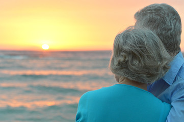 Fototapeta premium couple looking at sea