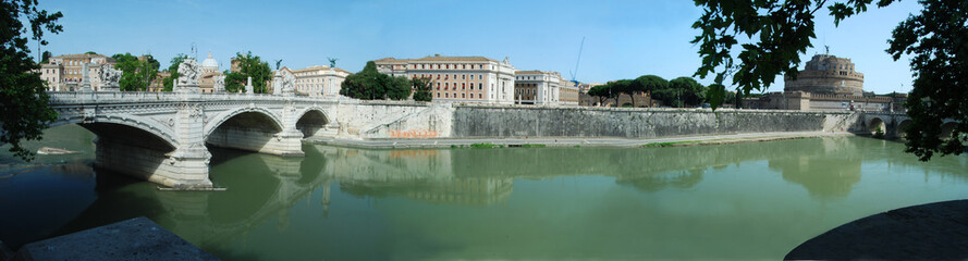 Fototapeta na wymiar A view of Rome and its Tiber River (landscape)