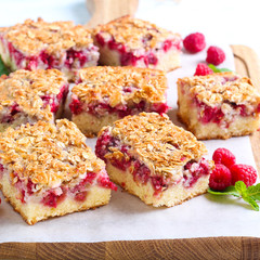 Raspberry crumble cake