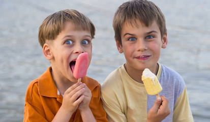 boys with ice cream