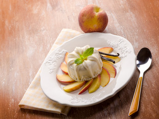 vanilla pudding with peach