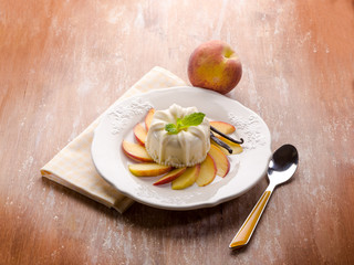 vanilla pudding with peach