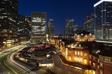 Fototapeta na wymiar Tokyo city view Marunoichi area and Tokyo station at night time