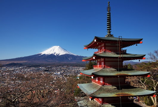 mountain fuji and chureito pagoda