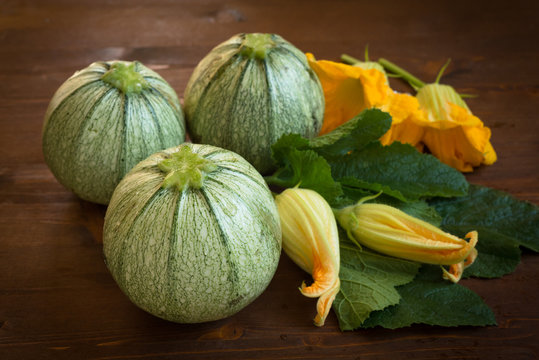 Fresche zucchine tonde