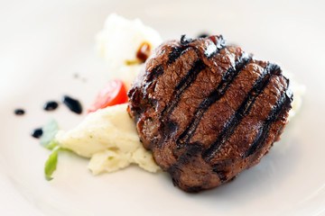 steak with mashed potatoes