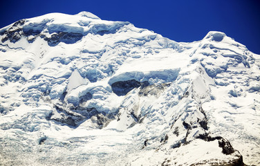 Naklejka premium Huascaran Peak (6768m) in Cordiliera Blanca, Peru, South America