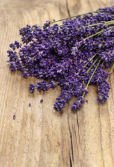 Obraz na płótnie Canvas Bunch of lavender on wooden table