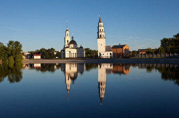 Obraz premium Leaning Tower and the Spaso-Preobrazhensky Cathedral. Nevyansk.