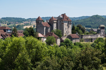 Fototapeta na wymiar Village et château