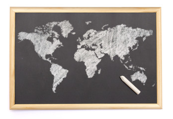 Blackboard with a chalk and the map of the world drawn onto. (se