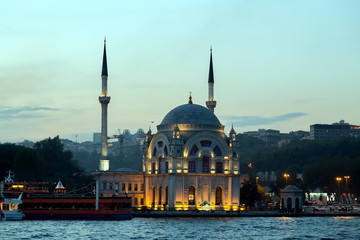 Fototapeta na wymiar Ortakoy mosque Bosphorus, Istanbul, Turkey