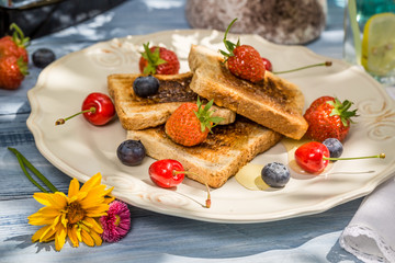 Toast with fruit and honey served in the garden
