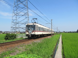 Obraz premium 富山地方鉄道と田んぼ