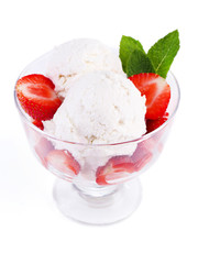 Creamy ice cream with strawberries