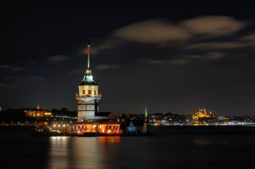 Obraz premium Maiden's Tower-Leandre Tower in evening