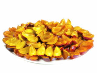 Pflaume auf weißem Hintergrund