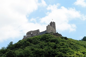 Eine Burg an der Mosel bei Bernkastel-Kues