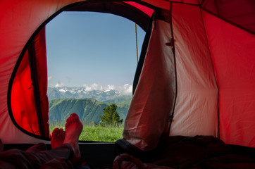 Feet in tent threshold