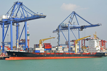 Fototapeta premium Frachtschiff Hafen Bangkok Thailand