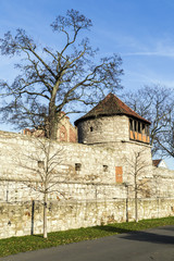 Fototapeta na wymiar tower of old city wall in Muehlheim