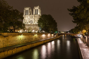 Fototapeta na wymiar Notre Dame Cathedral by Night