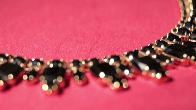 necklace to background